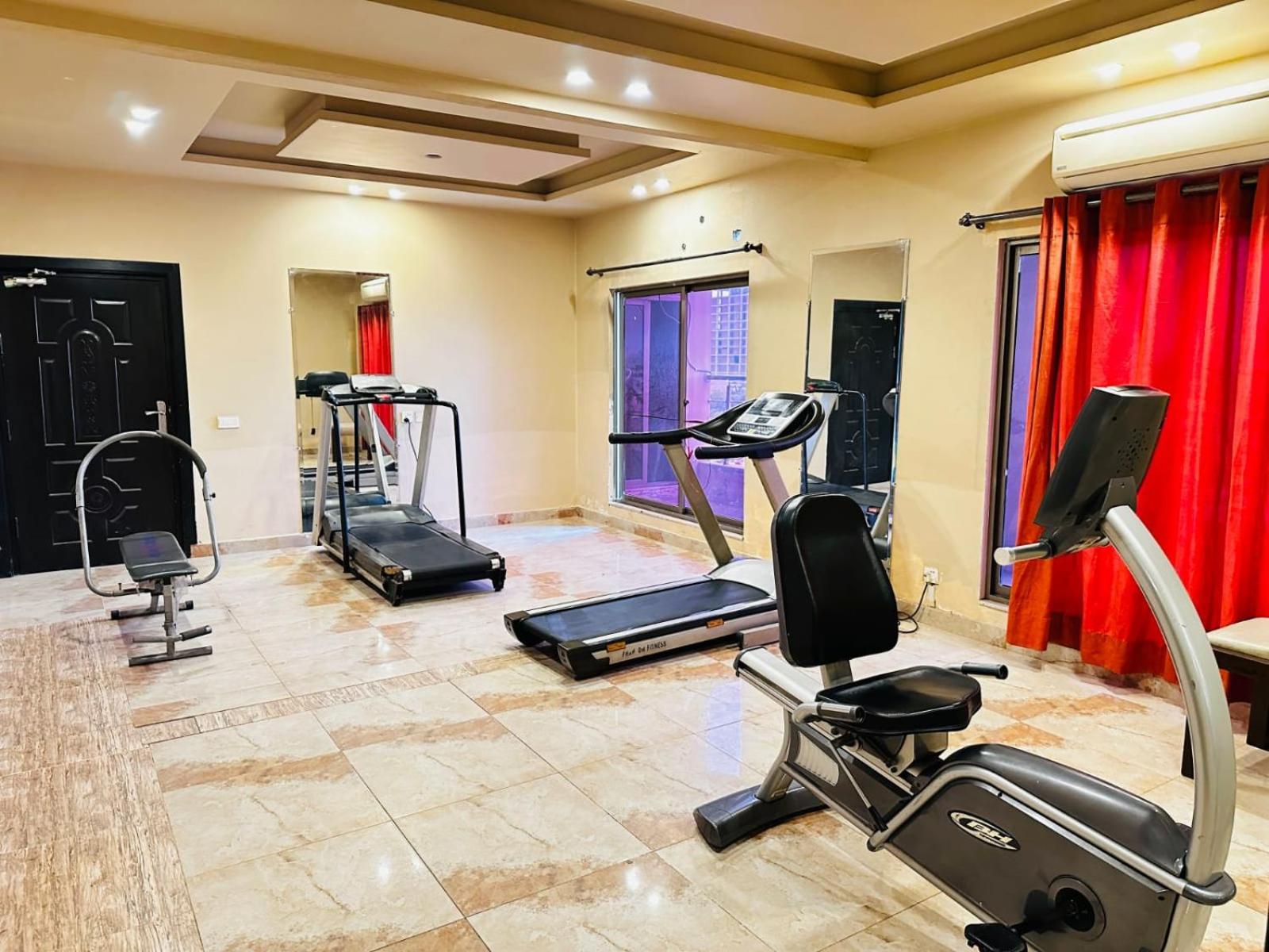 Grand Regent Hotel And Suites Faisalabad Luaran gambar