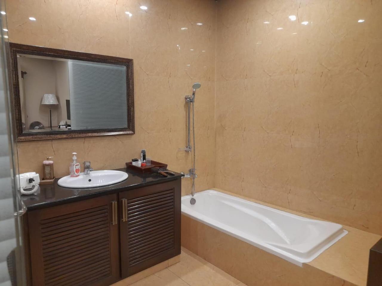 Grand Regent Hotel And Suites Faisalabad Luaran gambar
