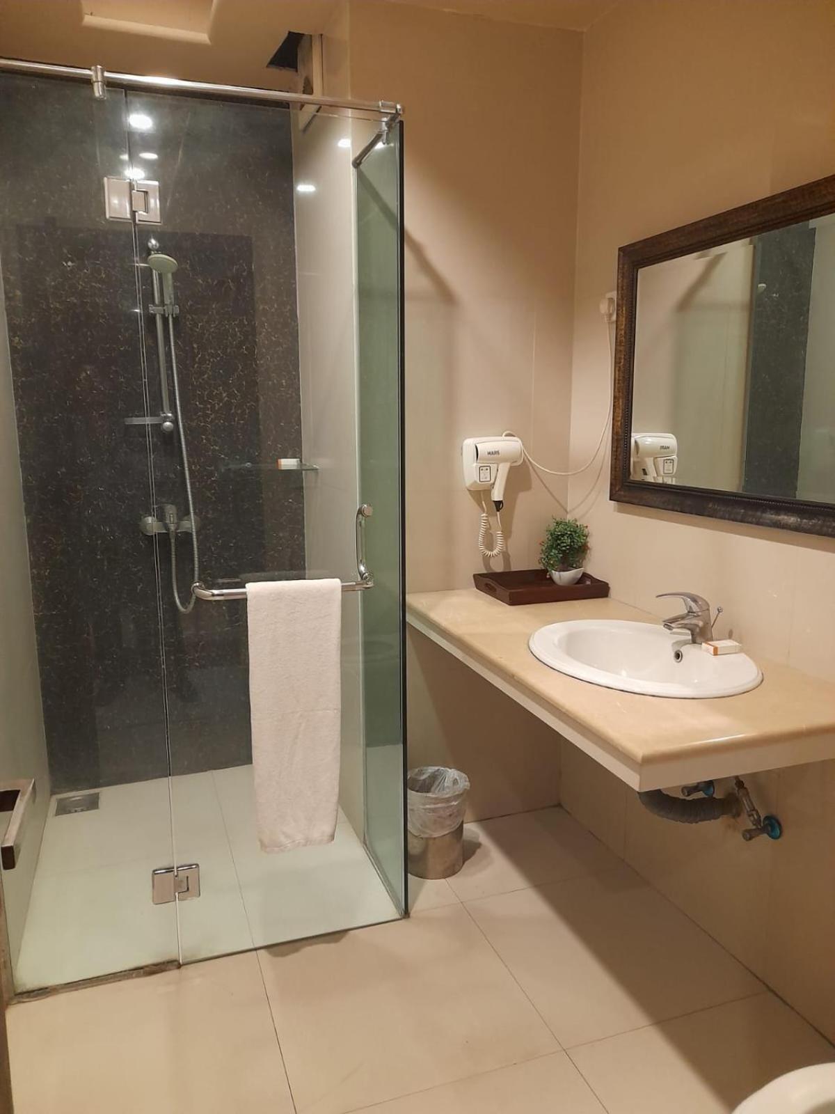 Grand Regent Hotel And Suites Faisalabad Luaran gambar